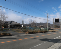 目の前を通る主要地方道の赤穂佐伯線から売物件の土地を撮影した写真