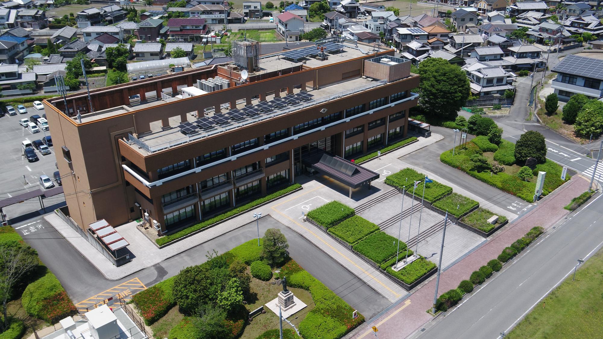 画像：上郡町役場本庁舎の外観写真