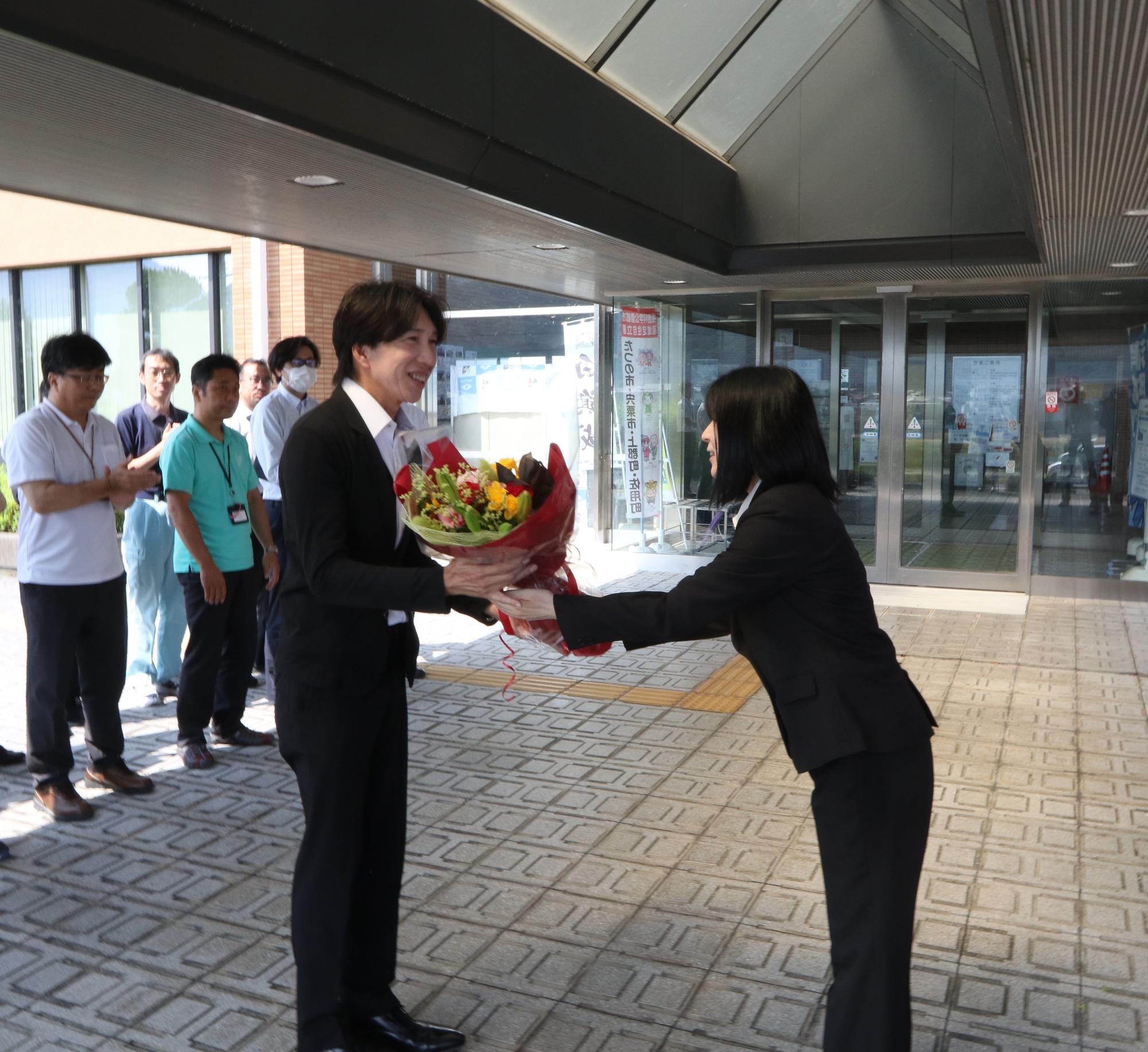 町長初登庁